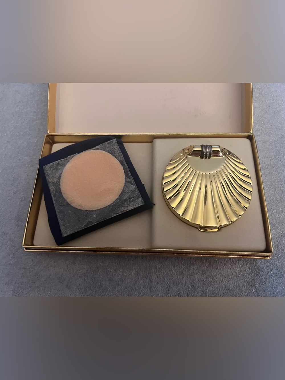 ESTE’E LAUDER Gold Shell Compact Mirror with Powder Puff